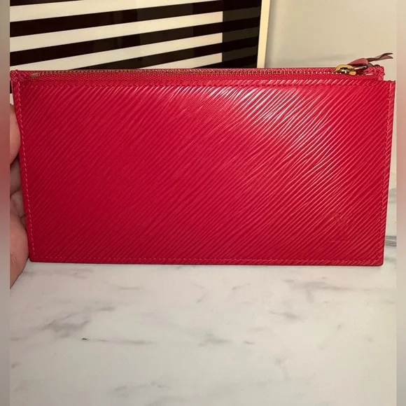 Louis Vuitton Limited Edition Felicie Pochette in Hot Pink Epi leather - Picture 5 of 17